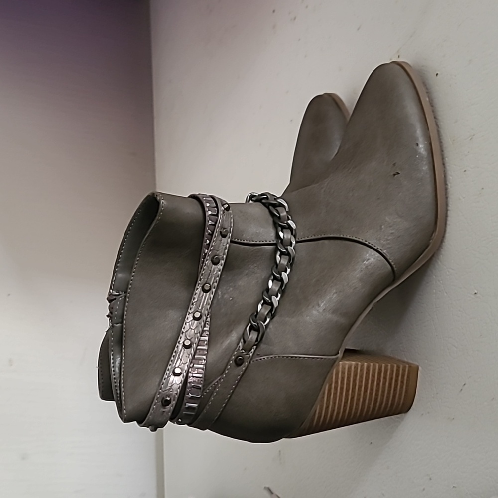 JENNIFER LOPEZ AMBER GRAY TAUPE LEATHER ZIP CLOSURE BOOTIES WOMEN’S SIZE 9M NEW